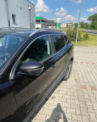 Nissan Qashqai cena 61800 przebieg: 130647, rok produkcji 2017 z Racibórz małe 704